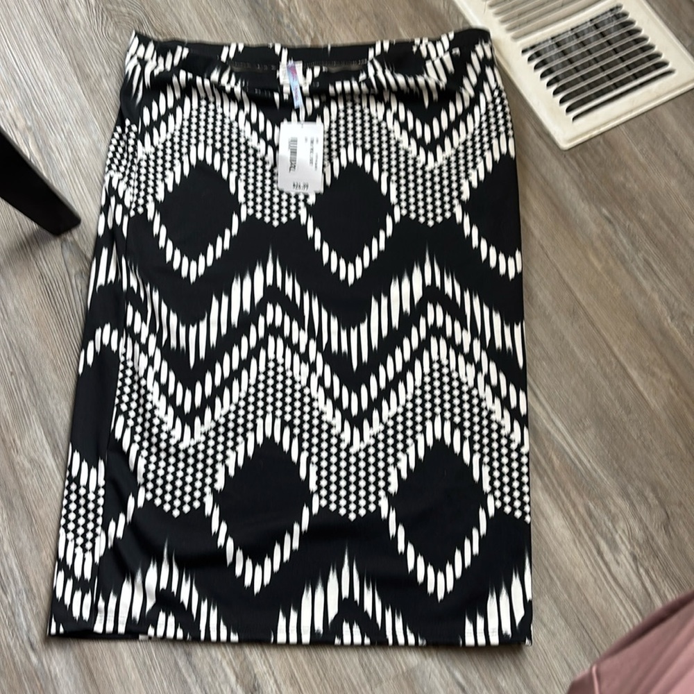 🌸NWT Vivo Black and White Midi Pencil Skirt for Work